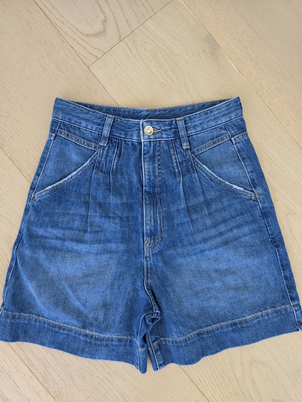 Liu Jo Denim Shorts - Rare Sales Sample (Fits US 2/4 / Size 26)